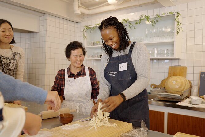 Flavors of Seoul: Grandma's Handmade Noodles to Night Market Tour - A Taste of Seoul: Grandma’s Noodles, Royal Palaces, and Night Market Flavors