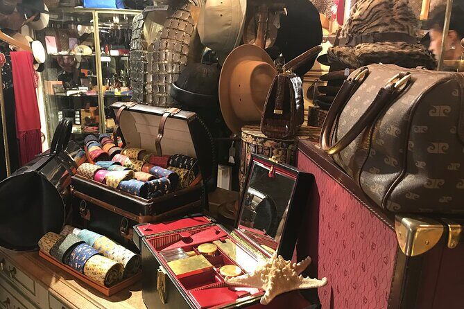 Flea Market Secrets near Montmartre: A Paris Hunt for Treasures - Authenticity and Practicality