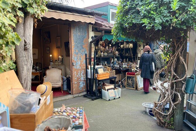 Flea Market Secrets near Montmartre: A Paris Hunt for Treasures - Who Will Love This Tour?