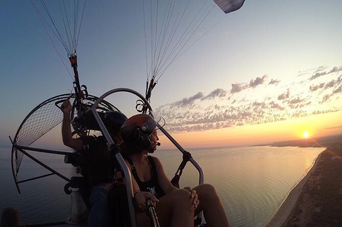 Flight experience over the beach in paragliding/paratrike in the Algarve with video. - Key Points