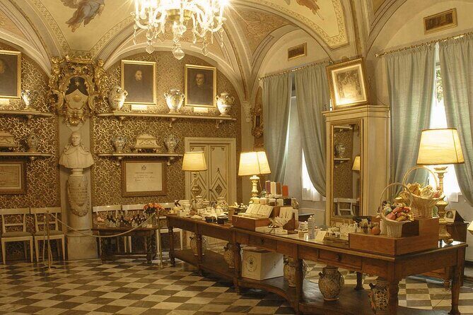 Florence Fashion Tour: Gucci, Ferragamo & the Officina Profumo - Key Points