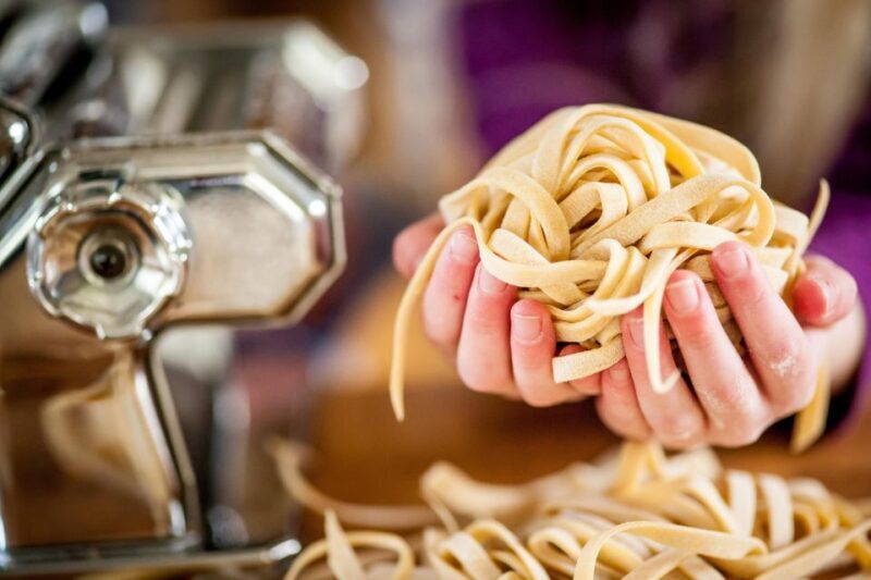 Florence: Pasta Cooking Class with Unlimited Wine - Key Points