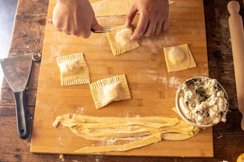 Florence: Pasta & Tiramisu Class with Unlimited Wine - Key Points