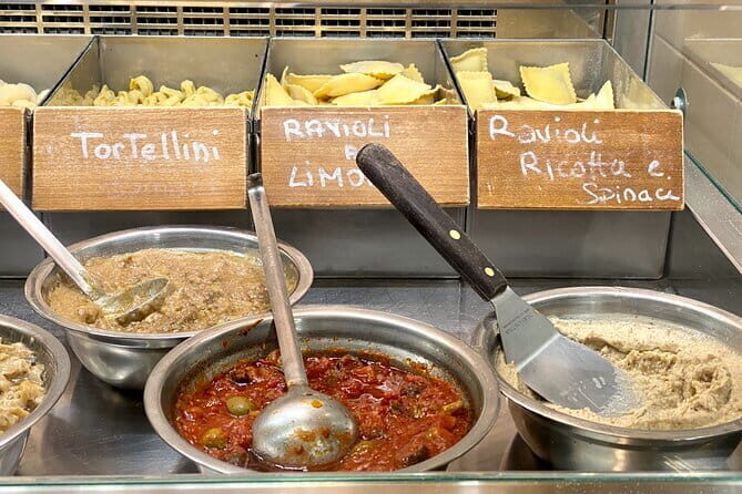 Florence: Street Food Tour and Sightseeing with Local Expert Guide in 2.5 hours - Exploring Florence Through Its Flavors: A Street Food and Market Tour