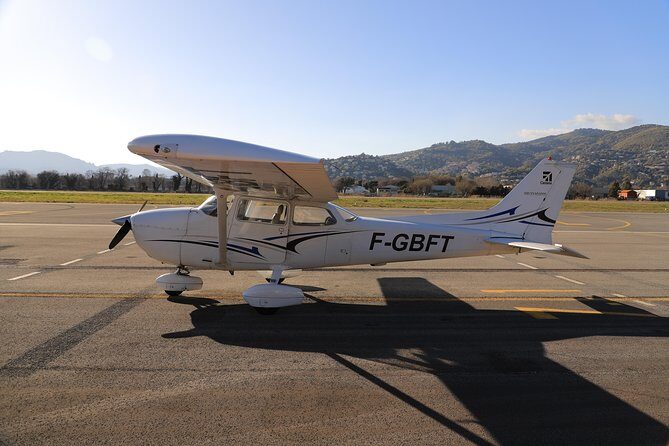 Fly above Lyon in a private plane - The Sum Up