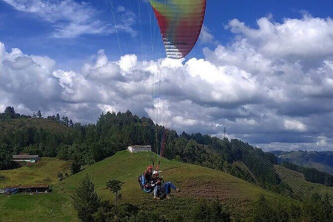 Flying Paragliding Over Medellín - Key Points
