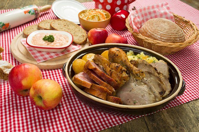 Folklore Dinner with Unlimited Drinks 4course Menu - FAQ