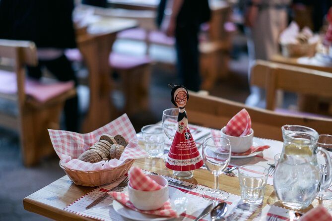 Folklore Evening with Music and Dinner - Key Points