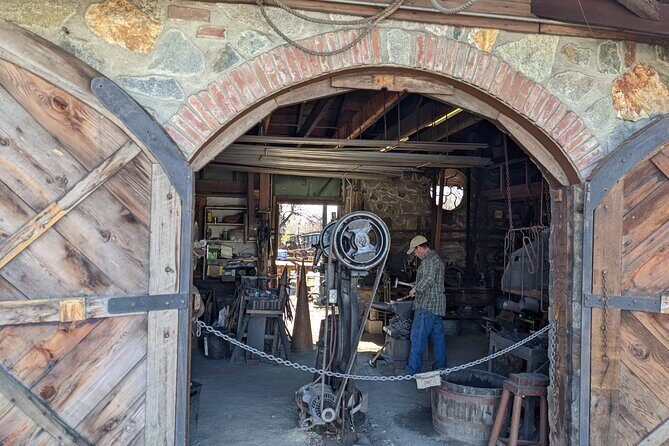 Folsom Scavenger Hunt Walking Tour and Game - Key Points