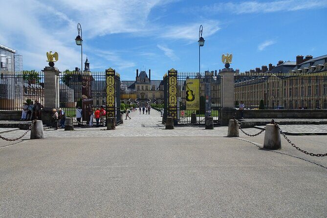 Fontainebleau & Vaux le Vicomte Private Day Tour from Paris - Experience the Grandeur of Fontainebleau & Vaux le Vicomte in One Day