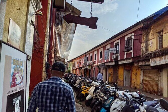 Fontainhas Heritage Walk With Guide Mario - Exploring the Details of the Fontainhas Heritage Walk