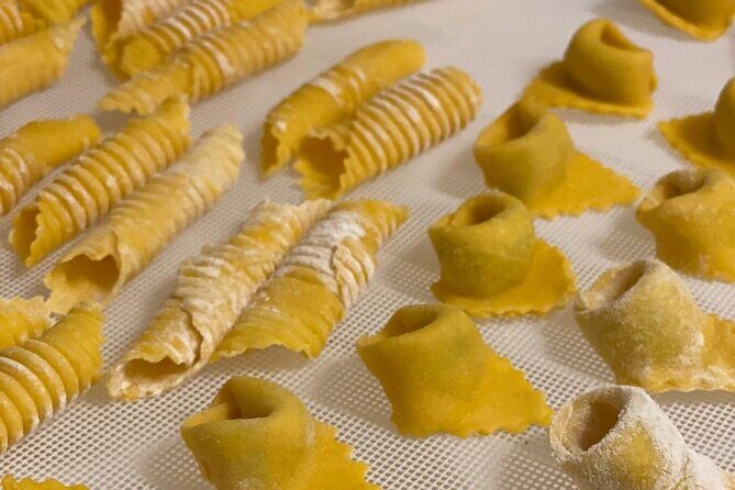 Food and Wine Tasting Tour in Bologna with Local Guide - Visiting Historic Osterias and Tasting Bologna’s Best