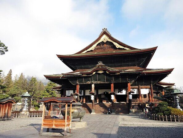 Food & Cultural Walking Tour around Zenkoji temple in Nagano - Key Points