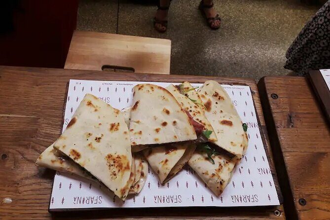 Food markets tour with a local! - Key Points