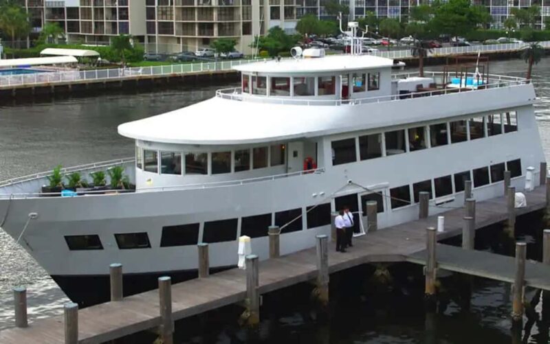 Fort Lauderdale: Musette Yacht New Year's Eve Party Cruise - FAQs