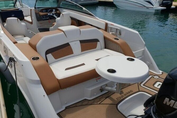 FourWinns HD240 boat rental for 10 people 4 hours - Key Points
