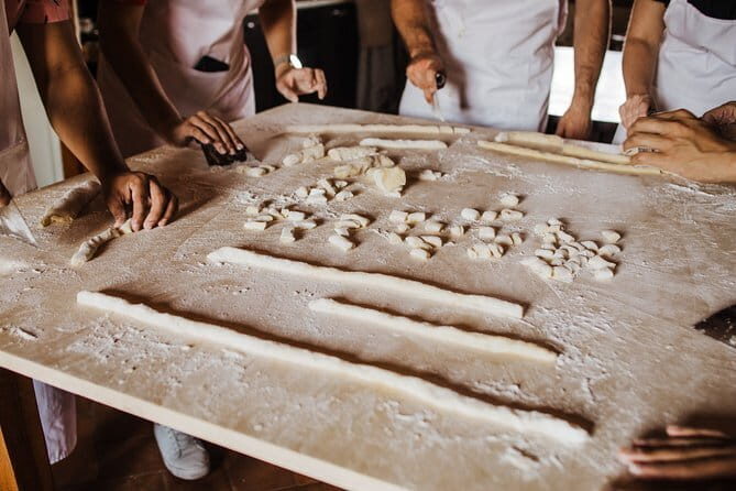 Francy's Pasta & Gnocchi on Top of Florence Hills - What is the setting like?