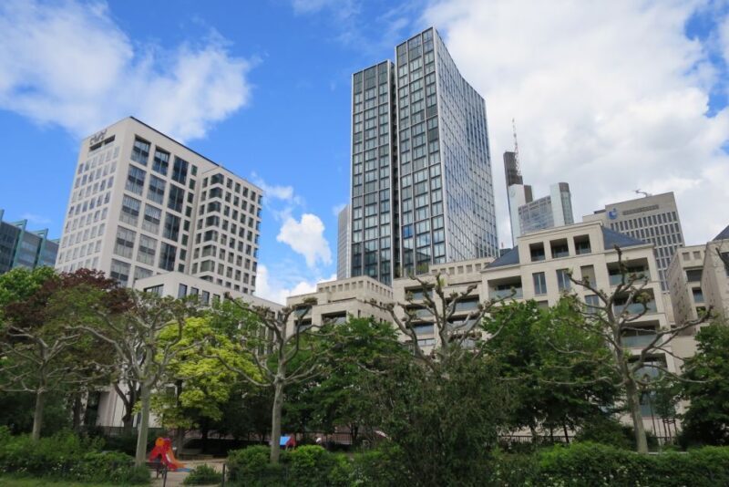 Frankfurt: Guided walk between palm trees and skyline - Who Will Love This Tour?