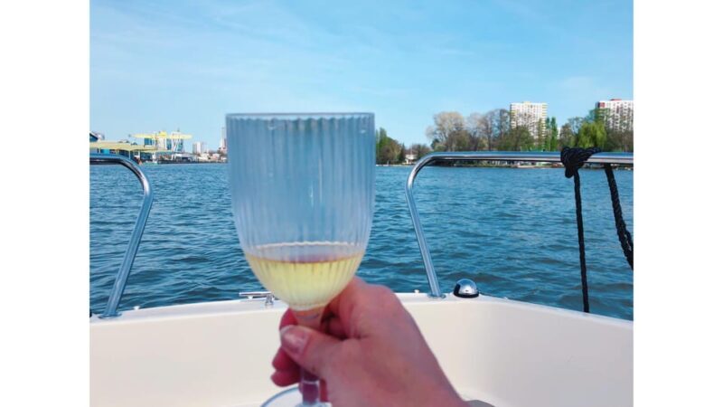 Frankfurt: Private Sport Boat Tour - Speed, Fun & Skyline - Exploring the Experience in Detail