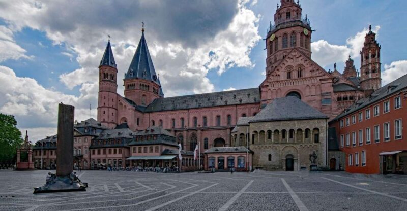 Frankfurt to Mainz Private Excursion with public transport - Authenticity and Atmosphere