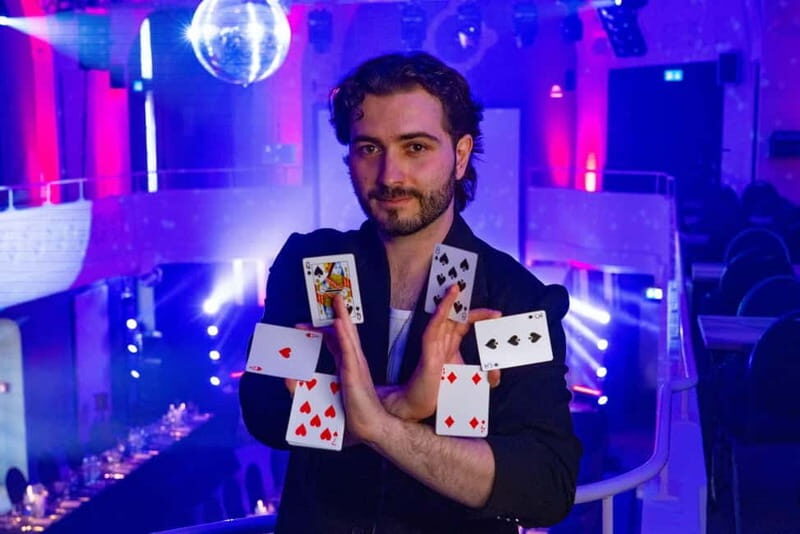 Frauenbad Heidelberg: Magic Dinner with Chris Stark (DE & EN) - Frauenbad Heidelberg: Magic Dinner with Chris Stark (DE & EN)