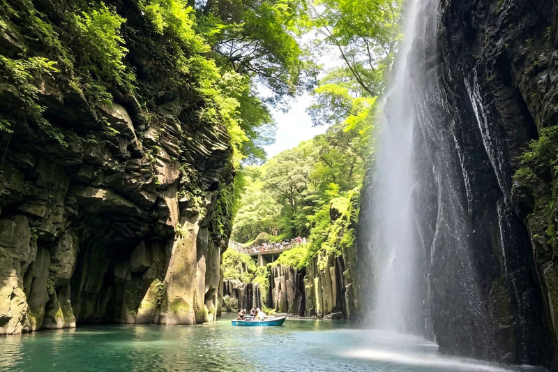 (Free specialty burger) Kyushu Fukuoka Takachiho Gorge and Small Train Day Tour, optional boat ride experience - The guide and the value of a group day