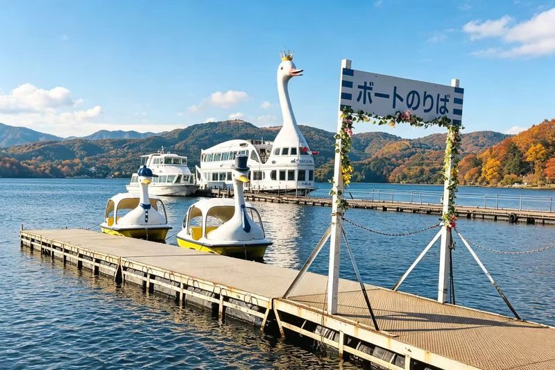 Free Swan Boat Ticket | Mount Fuji Seasonal Limited Autumn Leaves Twin Lakes Day Tour | Kawaguchiko Autumn Leaves Corridor & Lake Yamanaka & Oshino Hakkai & Konohana Museum | Depart from Tokyo, Chinese and English Service - Price, flexibility and who should book