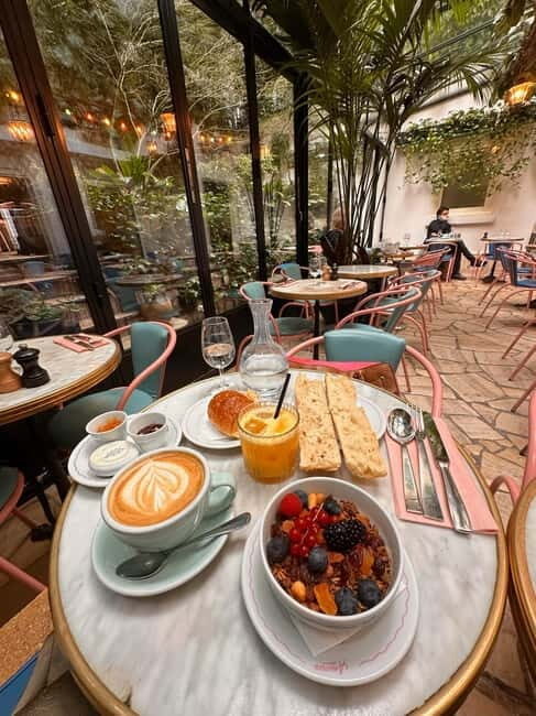 French lessons over a typical breakfast at the foot of Montmartre - Who Should Try This Tour?