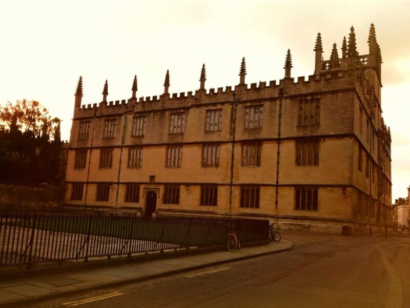 FRENCH Private Bespoke tour University and or Harry Potter - The Sum Up