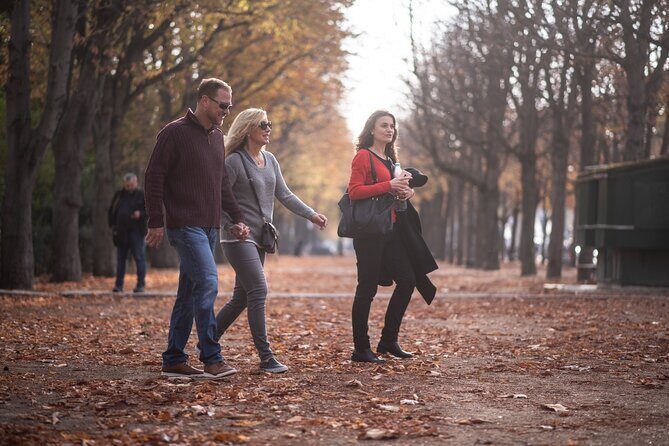 French Revolution Truth and Myths - Private Walking tour - Crossing the Seine into Revolutionary Paris