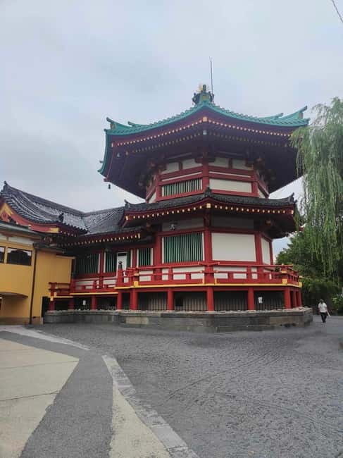 French-speaking tour of Tokyo between modernity and tradition - A Deep Dive into Tokyo’s Contrasts