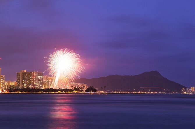 Friday Fireworks Cruise in Oahu, Hawaii - A Whole New Perspective on Waikiki: The Friday Fireworks Cruise in Oahu