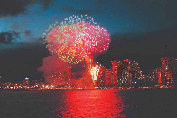 Friday Fireworks Dinner Sail from the Hilton Hawaiian Village - An Unforgettable Waikiki Fireworks Experience on the Water