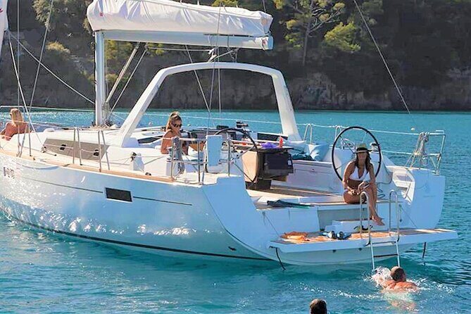 Friday Night Waikiki Fireworks Sail - In-Depth Review of the Waikiki Fireworks Sail