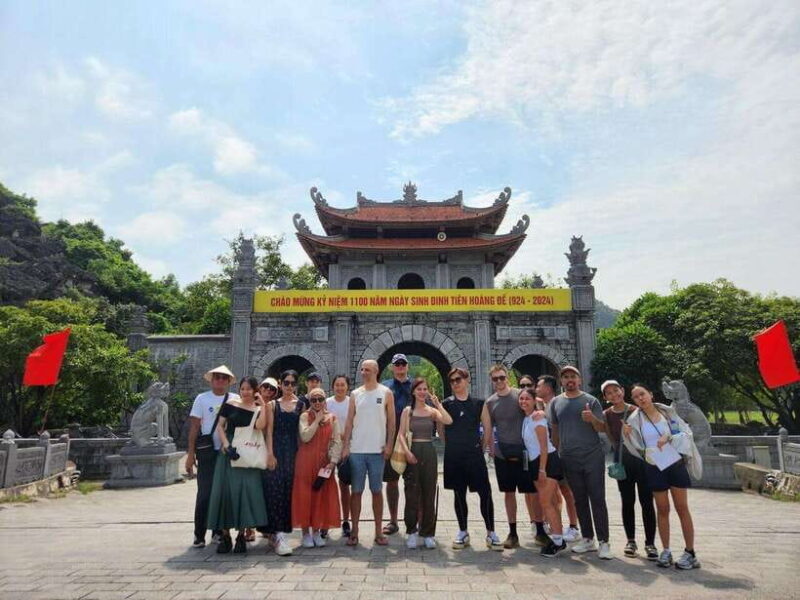 FRIENDLY TRAVEL HOA LU-TRANG AN 1 SMALL GROUP BY LIMOUSINE - FAQs