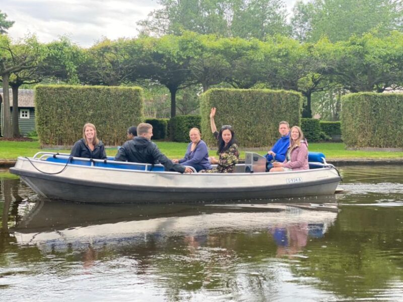From Amsterdam: Giethoorn Day Trip with Small Electric Boat - Strolling and exploring the village