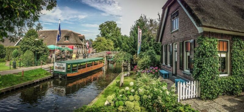 From Amsterdam: Giethoorn Sightseeing Tour and Canal Cruise - From Amsterdam: Giethoorn Sightseeing Tour and Canal Cruise