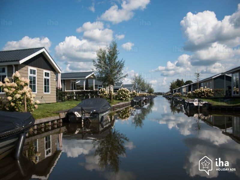 From Amsterdam: Private Day Trip to Giethoorn and Lelystad - An Authentic Day in North Holland: Private Trip to Giethoorn and Lelystad