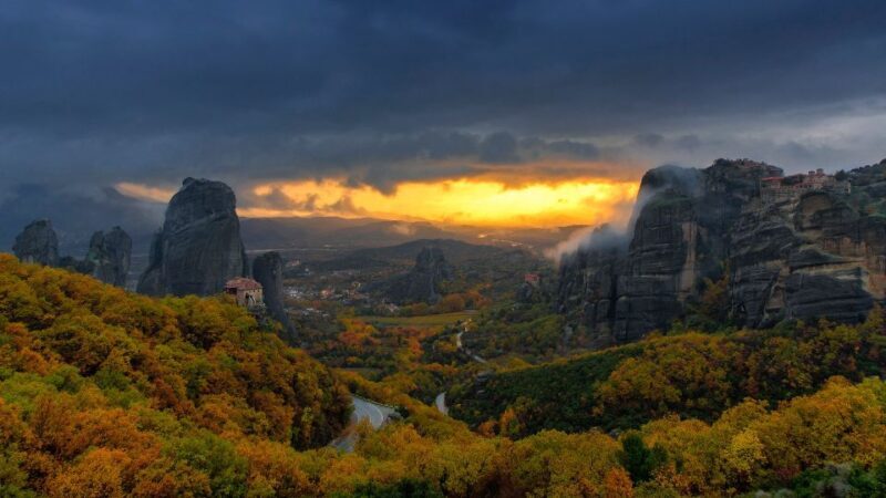 From Athens: 3 Days in Meteora & Delphi with Tours & Hotel - The Historical Depth of Thermopylae and Delphi