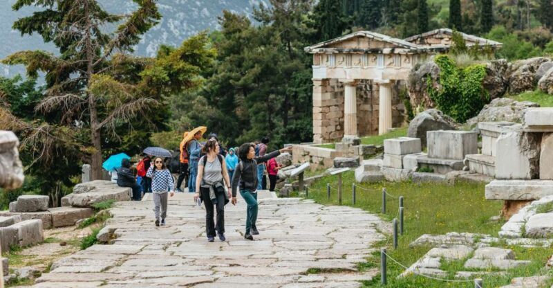 From Athens: Day Trip to Delphi & Arachova with Audio Guide - Detailed Breakdown of the Itinerary
