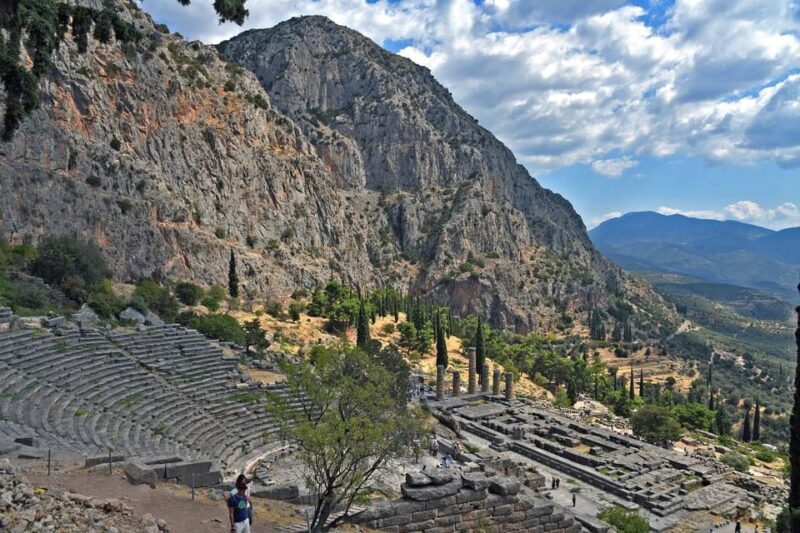 From Athens: Delphi and Osios Loukas Monastery Day Trip - En Route to Delphi