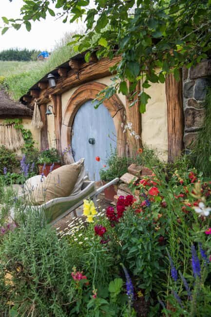From Auckland: Guided Hobbiton Movie Set Small Group Tour - Key Points