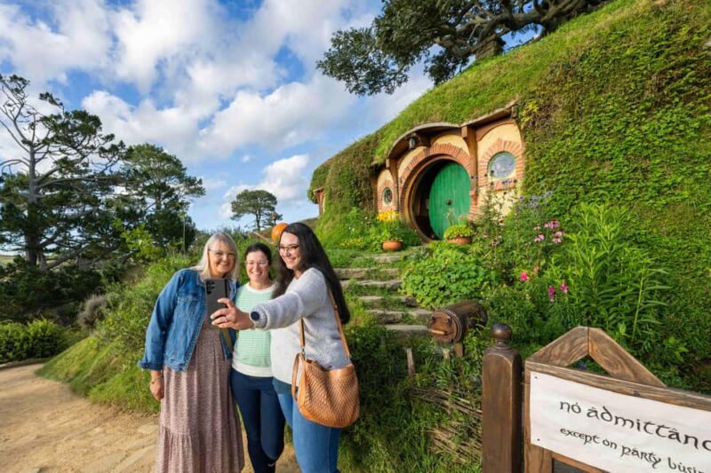 From Auckland: Guided Hobbiton Movie Set Small Group Tour - Who Should Consider This Tour?