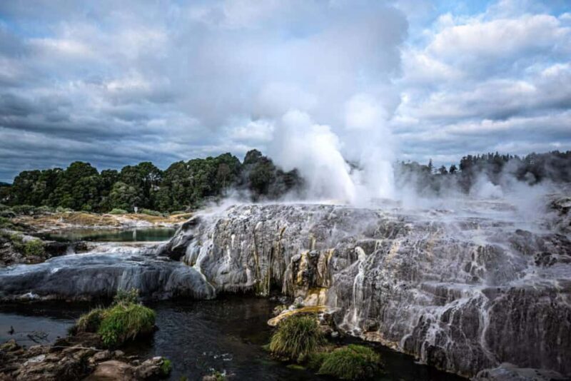 From Auckland: Rotorua Te Puia, Haka & Polynesian Spa Tour - The Relaxing Side: Polynesian Spa