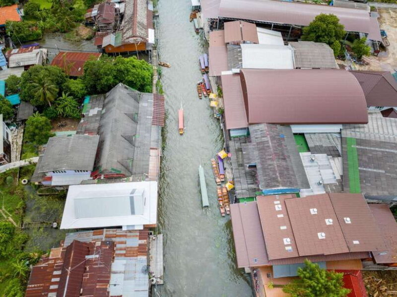 From Bangkok: Railway & Damnoen Saduak Floating Market Tour - Authenticity, Value, and Experience