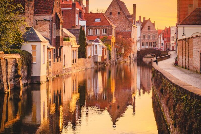 From Brussels: Bruges Day Trip with Boat Tour Option (ENG) - Transportation and Group Size