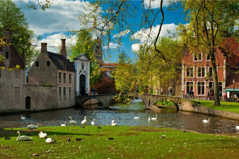 From Brussels: Bruges Day Trip with Boat Tour Option (ES) - FAQs
