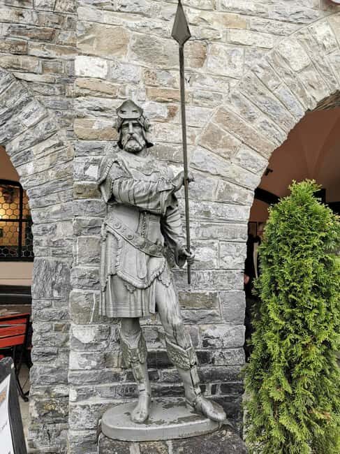 From Bucharest: Private tour to Peles Castle 6 Hours - The Itinerary in Detail