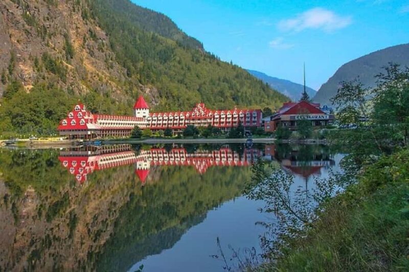 From Calgary: 2-Day Rocky Mountains and Salmon Run Tour - From Calgary: 2-Day Rocky Mountains and Salmon Run Tour