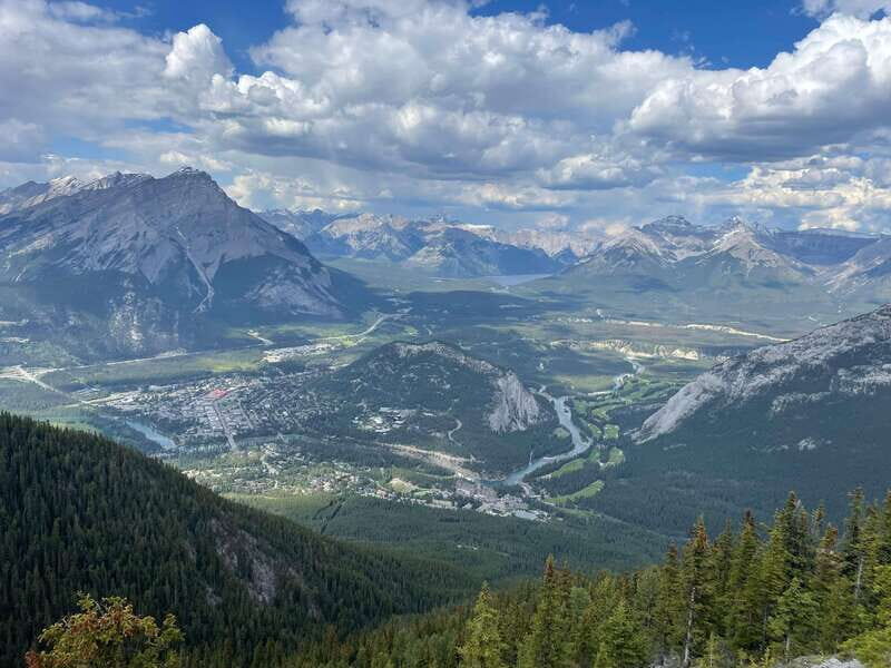 From Calgary: Banff, Moraine Lake and Lake Louise Tour - FAQs